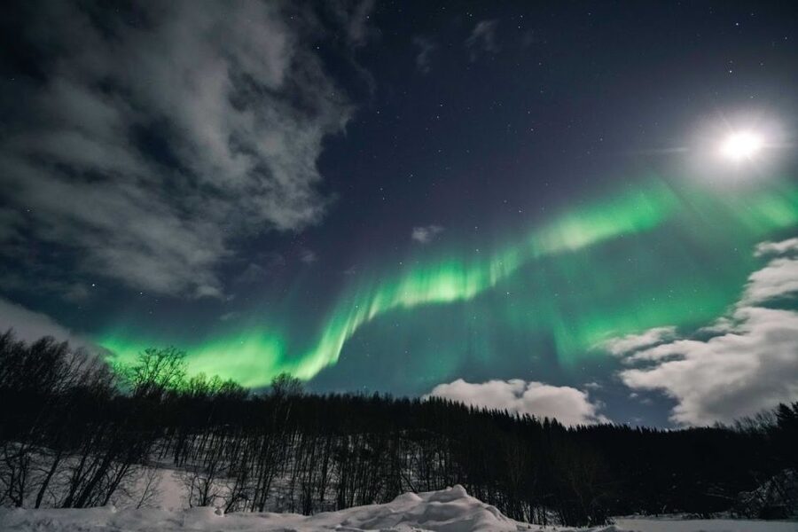 Tromsø: Northern Lights Pioneer Tour with Photos Included - Thermal Suits, Hot Drinks, and Bonfire Stops That Actually Help