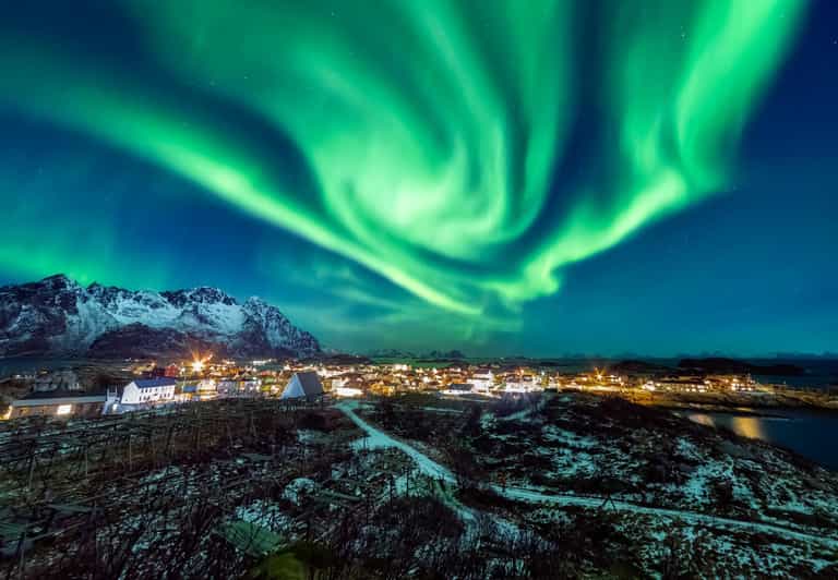 Tromsø: Northern Lights Tour with Campfire - Aurora viewing time, with free photos to help you focus