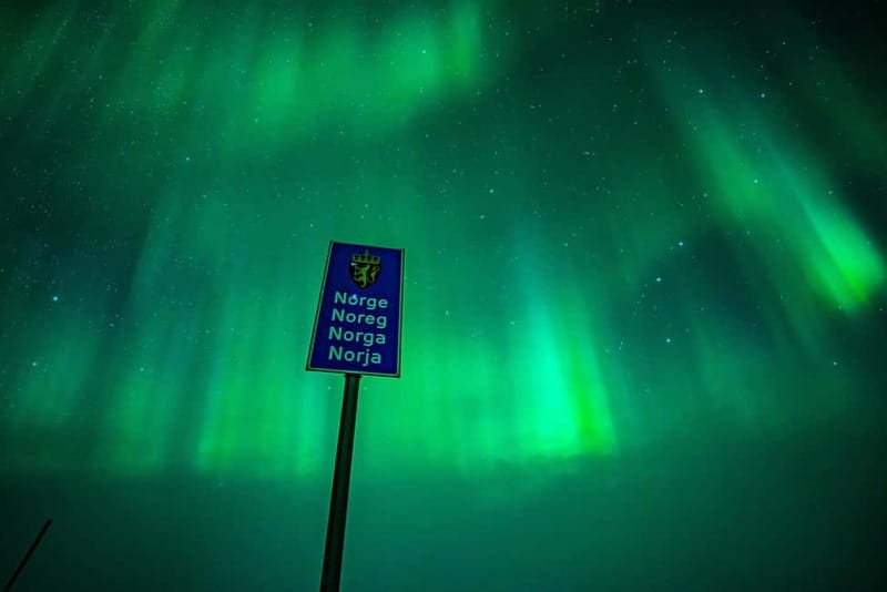 Tromsø: Northern Lights Tour with Hot Drinks and Snacks - What the Guide Teaches While You Sip, Snacking Included