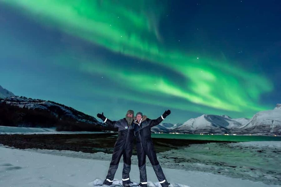 Tromsø: Northern Lights Tour with Photos, Hot Meal & Drinks - The First Waiting Phase: Photo Stop, Coffee, Dessert, and Camp Atmosphere