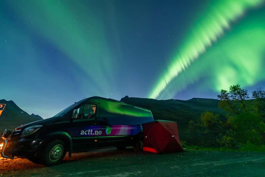 Tromsø: Northern Lights Tour with Photos, Hot Meal & Drinks - The Bonfire Meal, Hot Drinks, and the Stories Behind the Lights