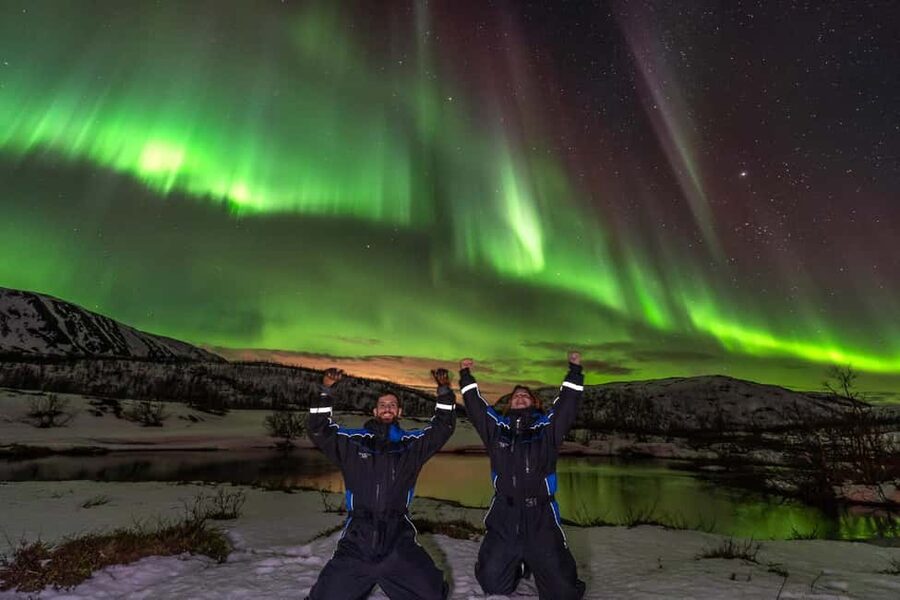 Tromsø: Premium Northern Lights Chase with Free Photos - Why the small minibus chase feels better than a big bus night