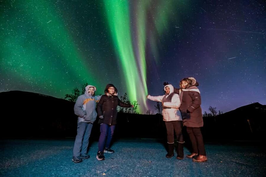Tromsø: Premium Northern Lights Tour Small Group 8 Guests - Thermal Suits, Cold Comfort, and What You Still Must Bring