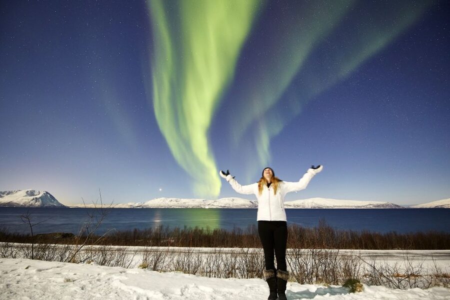 Tromsø: Private 6-Hour Aurora Chase by Minivan - 19:00 Pickup at Radisson Blu, Briefing, and Warm Suits