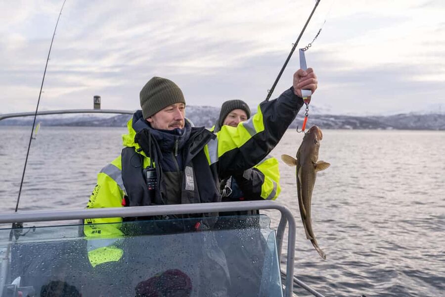 Tromsø: Private Fishing Tour - How private fishing works: casting, coaching, and Arctic fish