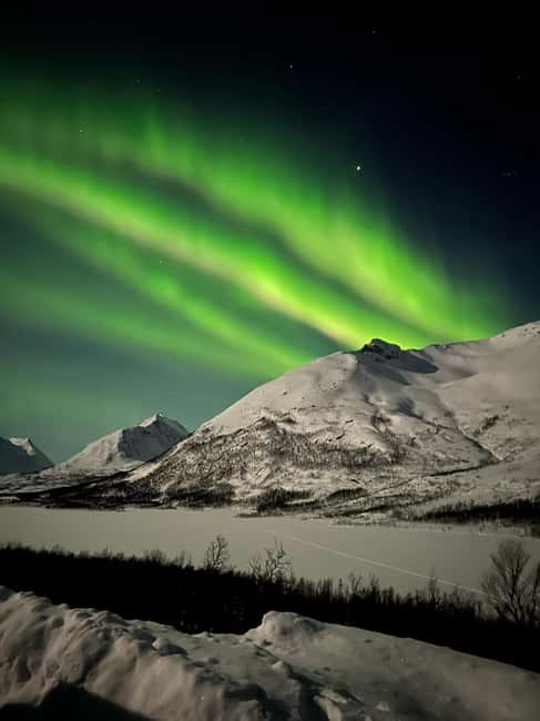 Tromsø: Private Northern Lights Chase by Mercedes V-class - The aurora basics your guide will explain
