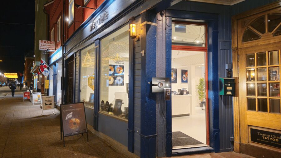Tromsø: Reveal Your Eye Experience at the Iris Galerie - Who should book (and who should double-check)