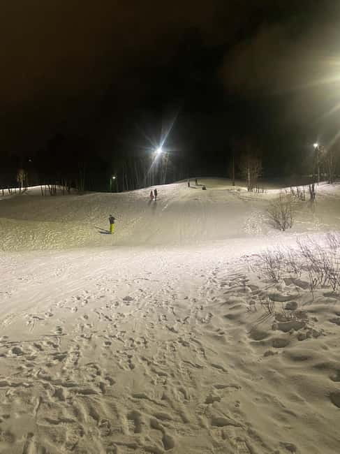Tromsø: Sledding, Toboggan, Mini Skiing, Lasso & Arctic Fun - Tromsøya safety briefing and slope orientation, done fast and clear