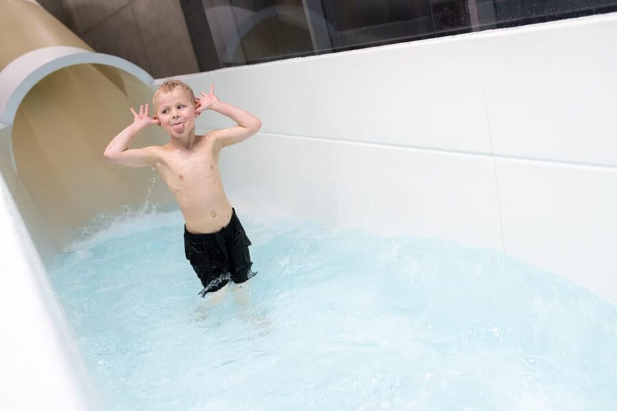 Tromsø: Spa/Pool with Bath, Sauna and Outdoor Heated Pool - The Olympic-sized pool, plus slides and family-friendly fun