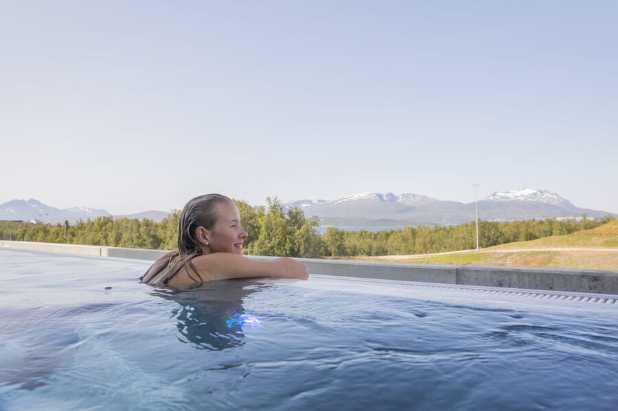 Tromsø: Spa/Pool with Bath, Sauna and Outdoor Heated Pool - Tickets and real value: why paying attention to the door rate matters