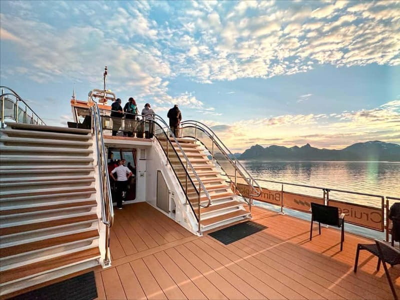 Tromsø: Summer Arctic Light Cruise with a Guide - Midnight Sun Versus Sunset: Know What Timing Can Do