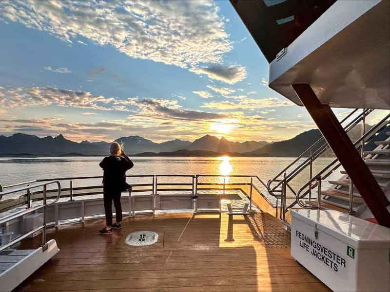 Tromsø: Summer Arctic Light Cruise with a Guide - Gåsvær Photo Stop: Small Islands, Big Sense of Place