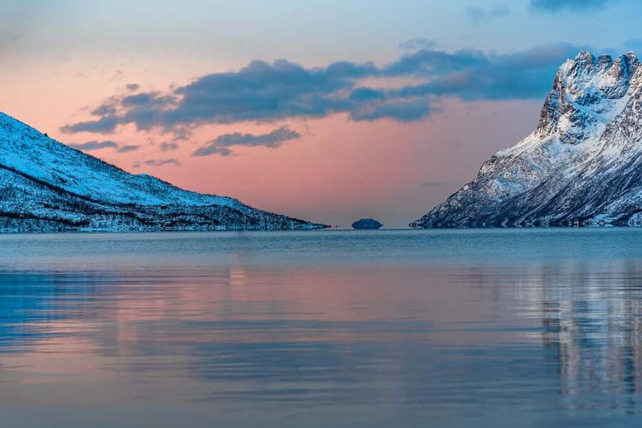 Tromso: Visit 5 Fjords in 4 hours - What the guides actually do: storytelling plus Northern Lights photo tips
