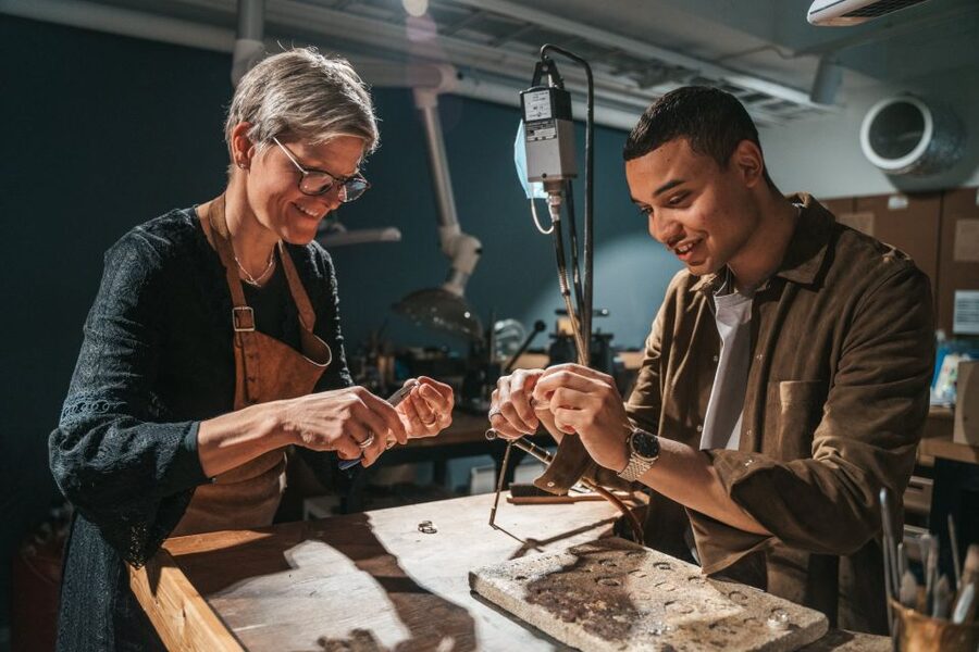 Tromsoe: Make your own silver ring in a goldsmith workshop - The 2-hour workshop rhythm, from welcome to a finished ring