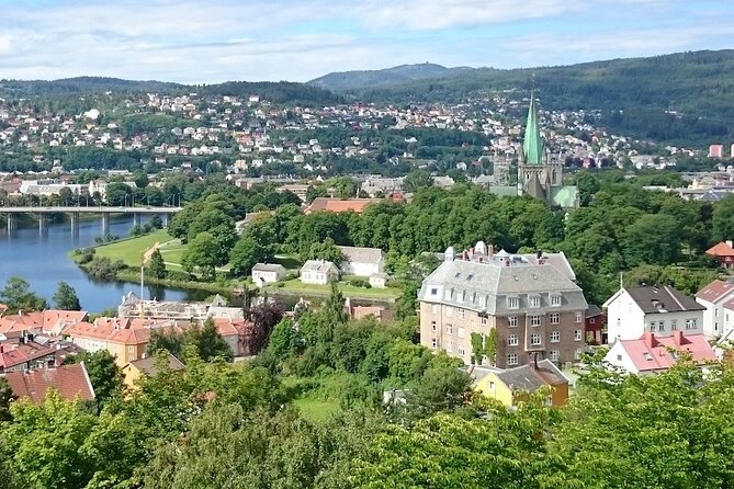 Trondheim's Regalia Self-Guided Tour of Norway's Historic Centre - Stop 6 and 7: Old Town Bridge and Bakklandet’s wooden-house charm