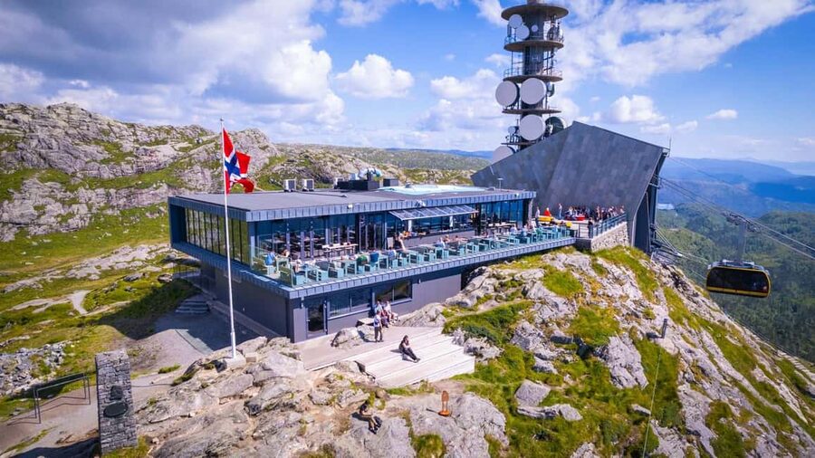 Ulriken Bergen: Enjoy a 3-course lunch with panoramic views - Choosing Your Timing for Outdoor Air (and a Short Walk)