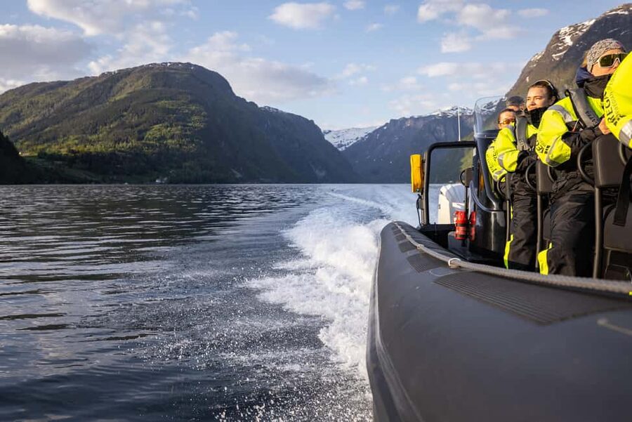 Ulvik adventure: Exploring Hardangerfjord's Osafjord by RIB - What the one-hour timing does (and why it can be perfect)