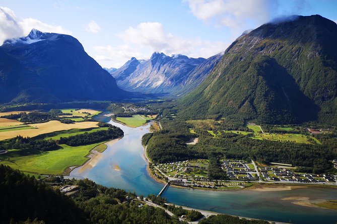 Via Ferrata Åndalsnes Intro Wall - Starting at Norsk Tindesenter, gear and safety that set the tone
