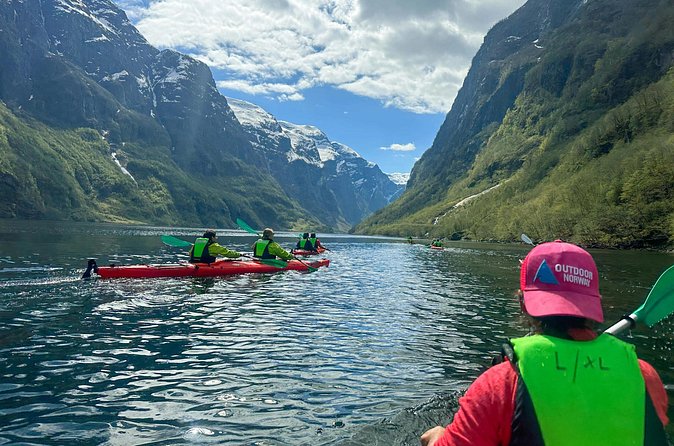 Vossevangen: Nærøyfjord Full-Day Guided Kayaking Trip - Lunch by the fjord, what to bring and how to time it