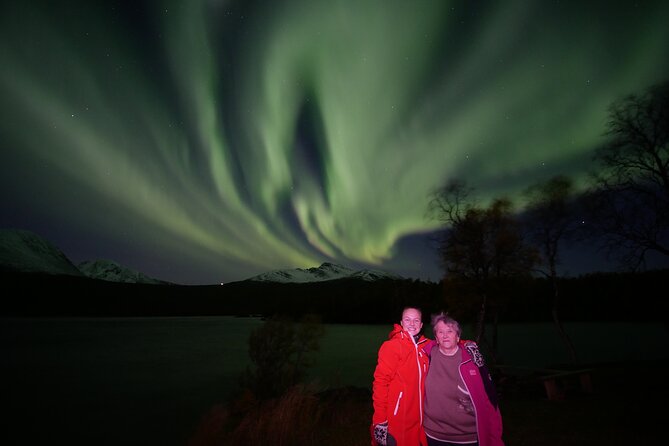 Watching The Aurora Dance - Cozy cabin breaks with warm drinks, snacks, and a fire