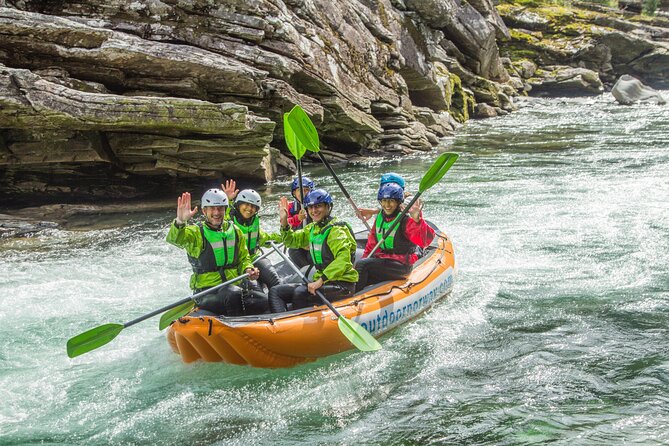 Whitewater Rafting Grade 3 to 4 - The 3-hour flow: rapids, teamwork, and quiet moments