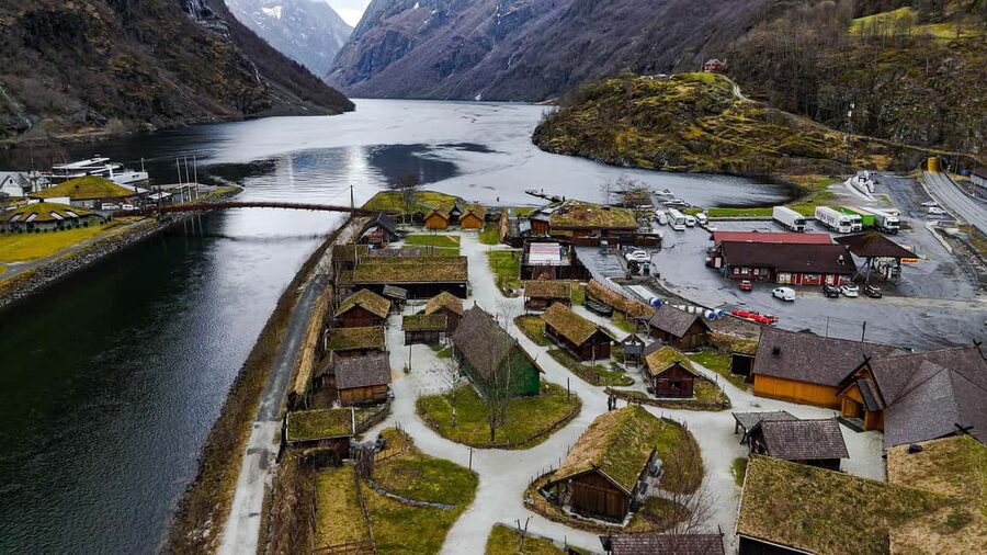 Winter Tour Viking Village, Nærøyfjord Cruise & Flåm Railway - Price and value: what $414 buys in winter Norway